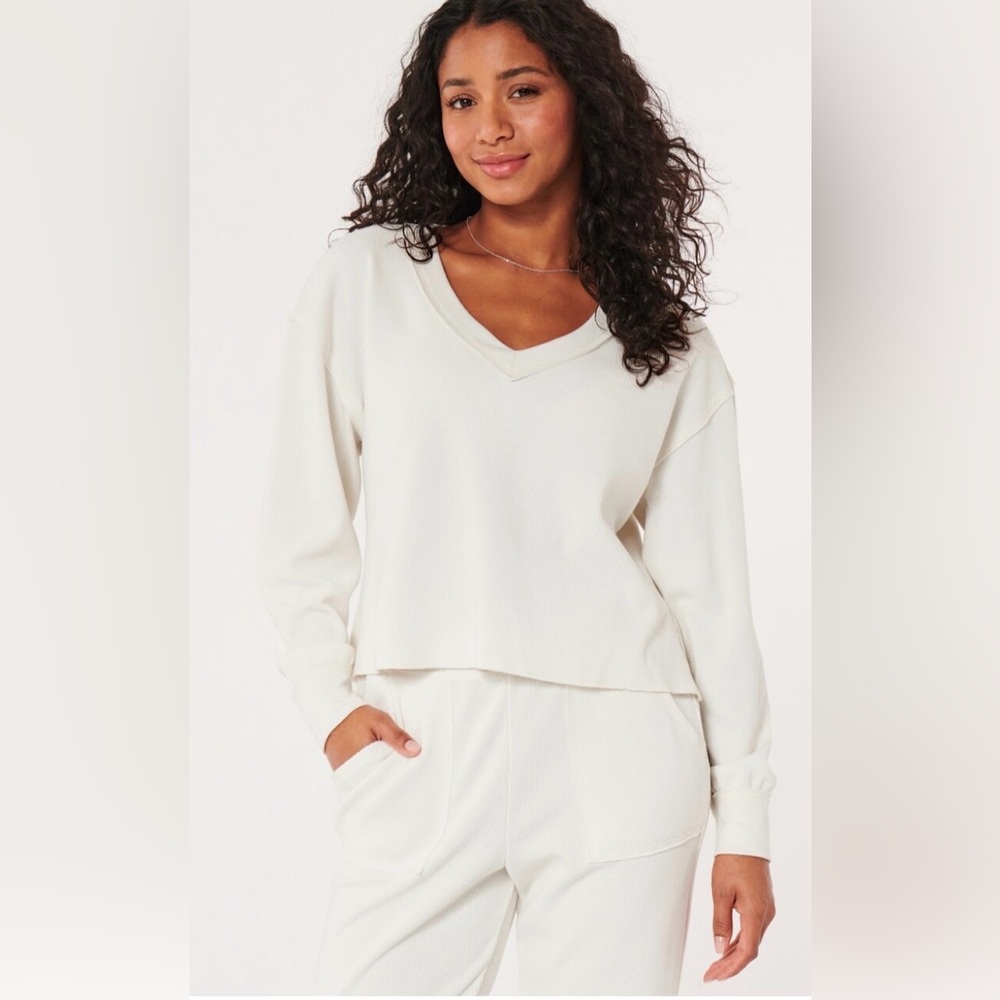 HOLLISTER GILLY HICKS WAFFLE V NECK LARGE BNWT